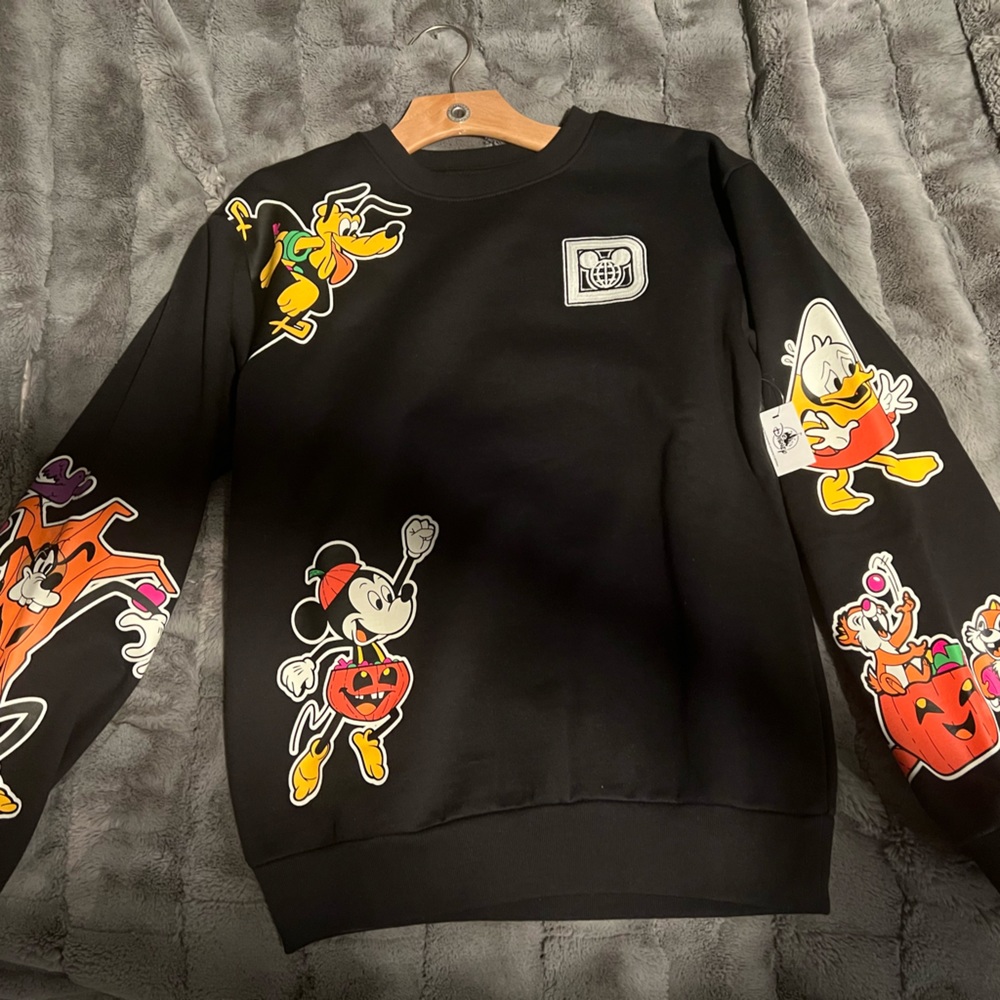 Brand New With Tag XS
Disney Parks Halloween Crew Neck Sweatshirt Sweater
